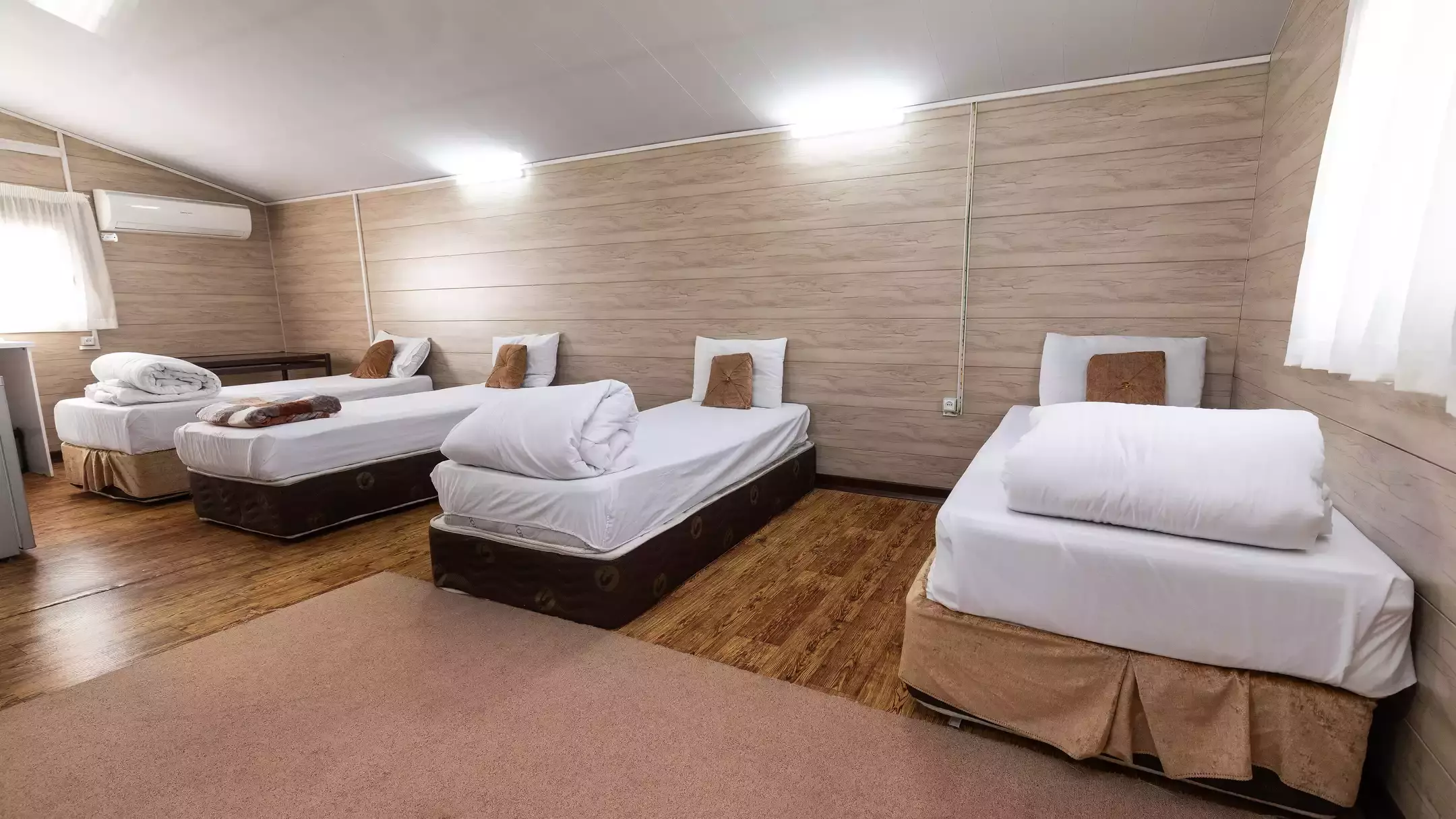 Alibaba https://cdn.alibaba.ir/ostorage/hotel-accommodation-images/67028df9916cd6b7e8cc362b_66e6d93e781c471419edaf0f_هتل ساکن - سوئیت هفت تخته VIP (1).webp